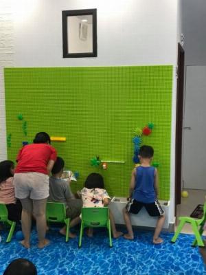 Bộ xếp hình lắp ghép LEGO gắn tường cho bé mầm non