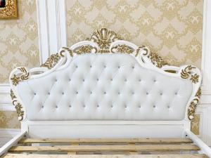 Giường ngủ hoàng gia tân cổ điển bọc nệm 1m8 – FUGN037