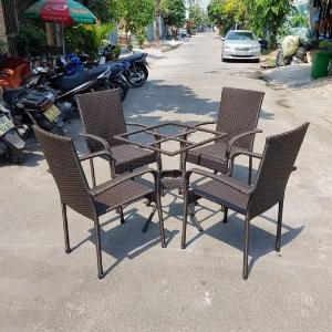Bàn ghế giả mây thanh lý giá rẻ chất lượng.