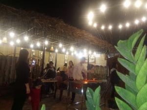 Mẫu trang trí nhà hàng bằng mây tre