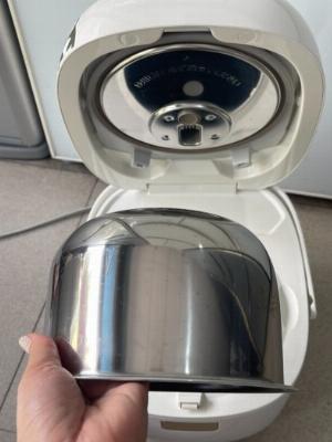 Nồi cơm PANASONIC 0.63L SR-KT069 màn hình cảm ứng và mặt kính sành điệu chuẩn sang trọng luôn nha
