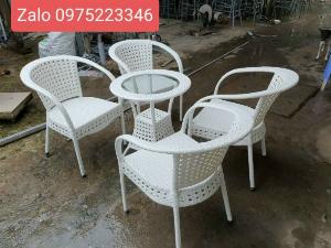 Công ty cần thanh lý nhiều bàn ghế giả mây dùng cho quán cafe