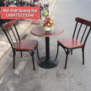 Bàn ghế chân sắt sơn tỉnh điện mê ghế gỗ sơn PU
