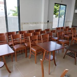 Ghế Capin gỗ bọc nệm sơn PU