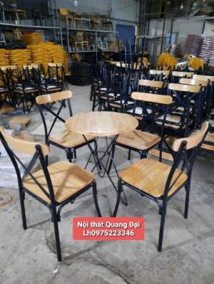 Bàn ghế gỗ chăn sắt dành cho các quán ăn gia đình và quán nhậu