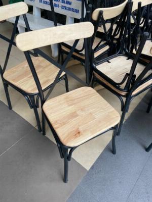 Bàn ghế gỗ chăn sắt dành cho các quán ăn gia đình và quán nhậu