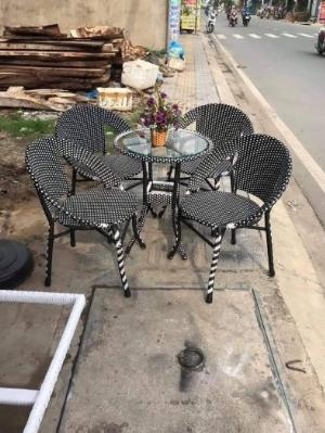 Cần thanh lý bàn ghế nhựa giả mây..
