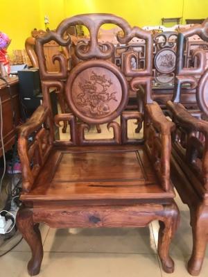 Bộ bàn ghế triện móc tựa chạm tứ quý 10 món – BBG410