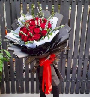 Bó hoa hồng đổ khổng lồ chúc mừng tình yêu - LDNK03