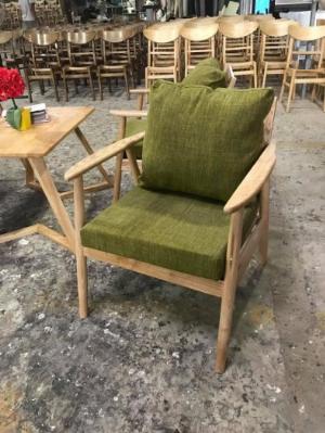 Ghế sofa gỗ ash chân tròn cho quán cafe