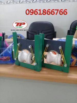 Khung cạo mía có con lăn trợ lực
