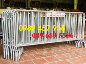 Sản xuất khung hàng rào di động, hàng rào cách ly khu vực Covid có sẵn
