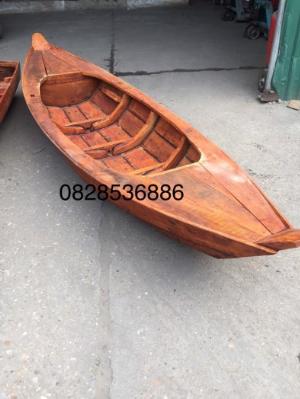 Thuyền 3 lá, thuyền gỗ tam bản trưng bày, chụp ảnh