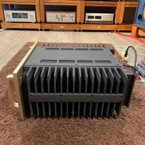 Accuphase P-7100