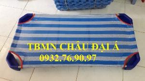 Giường mầm non sọc xanh dương