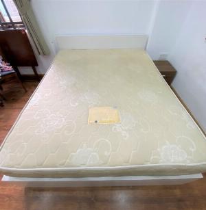 Nệm lò xo Vạn Thành 1m6 mới, đẹp, còn bảo hành