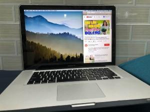 Kẹt tiền bán rẻ MacBook pro i7 ram 8 gb ssd256 gb pin 3gio