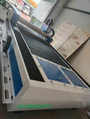 Máy cắt laser fiber 1000w giá rẻ tại thanh trì hà nội phù hợp cho xưởng cắt inox