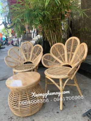 Ghế mây đơn kiểu dáng bông hoa decor quán cafe