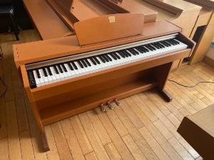Piano điện Yamaha CLP 220c