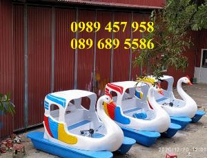 Thiên nga đạp vịt , Thuyền đạp nước cho 4 người