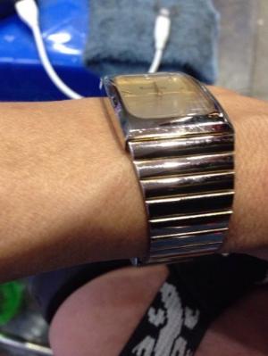 Bán đồng hồ pin dáng Tank