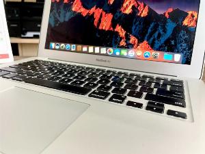Macbook air 2015 13inch i5 8GB SSD 128GB Đẹp 99%