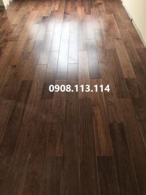 Sàn gỗ walnut – gỗ óc chó 15x120x900mm UV trefert Germany
