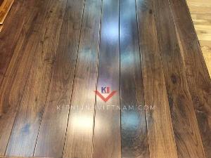 Sàn gỗ walnut – gỗ óc chó 15x120x900mm UV trefert Germany