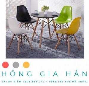 Bàn ghế Eames chân gỗ sang trọng Hồng Gia Hân BGN03