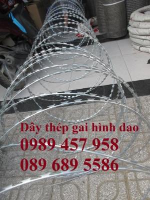 Nhận thi công Hàng rào kẽm gai hình dao, Thi công hàng rào thép gai bảo vệ biệt thự