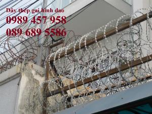Nhận thi công Hàng rào kẽm gai hình dao, Thi công hàng rào thép gai bảo vệ biệt thự