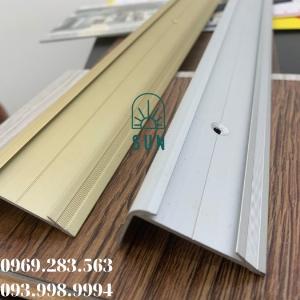 Nẹp chống trơn bậc cầu thang chữ L - Nẹp chống trơn bậc cầu thang hợp kim nhôm cao cấp.