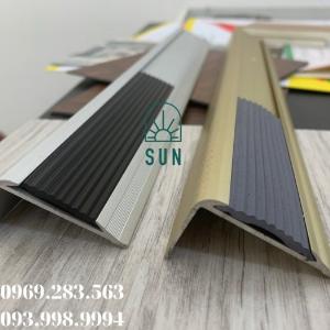 Nẹp chống trơn bậc cầu thang chữ L - Nẹp chống trơn bậc cầu thang hợp kim nhôm cao cấp.