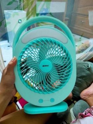 Quạt Sạc Tích Điện Có Đèn Led Sáng Tiết Kiệm Điện 0366