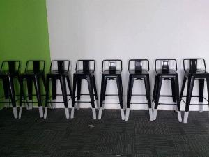 Ghế bar tolix có lưng tựa màu đen