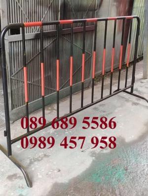 Rào chắn cây xăng 1mx2m, Hàng rào di động có bánh xe và sơn phản quang