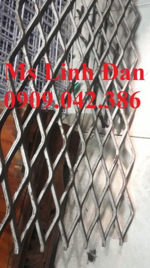 Lưới thép hình thoi làm sàn thao tác trang trí, lưới mắt cáo