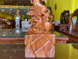 Tượng song mã phi thiên gốc tùng gỗ hương