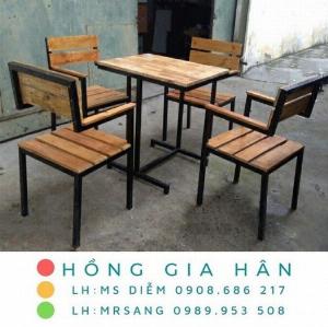 Bàn gỗ chân sắt độc đáo Hồng Gia Hân C134