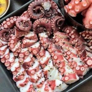 Râu bạch tuộc khổng lồ
