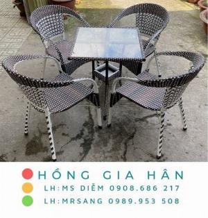 Bàn ghế cafe mây nhựa Hồng Gia Hân M011