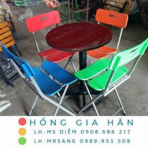 Bàn ghế mặt nhựa chân sắt Hồng Gia Hân B011