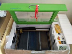 Máy cắt laser 6040 bàn nâng hạ tự động 60w phù hợp khắc tranh chân dung trên gỗ đèn ngủ mica khắc dấu cắt vải
