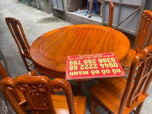 Bộ bàn ghế ăn kiểu bàn tròn gỗ gụ