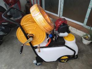 Máy phun thuốc đẩy tay Yikito GX35 phun vườn bưởi,cam cực thích cuộn dây dài 50m,bình chứa lên tới 50lit