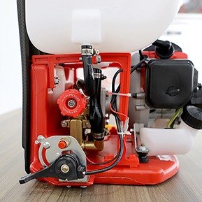 Bình đeo lưng Oshima 768 đỏ phun xịt trong chăn nuôi và khử trùng mầm bệnh