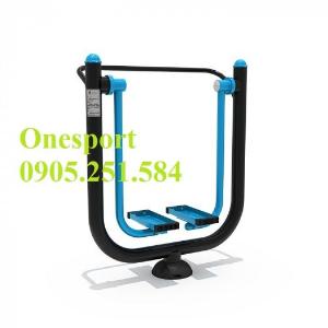 Máy tập đi bộ trên không tại công viên do Onesport cung cấp