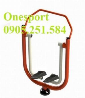 Máy tập đi bộ trên không tại công viên do Onesport cung cấp