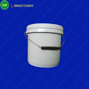 Can 10 lít giá thành rẻ, can nhựa dày dặn chất lượng tốt.